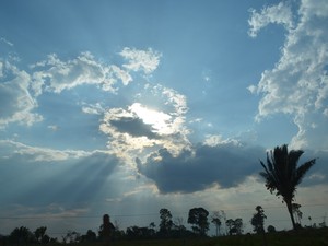 Céu deve ficar parcialmente nublado no Vale do Jamari (Foto: Jonatas Boni/ G1) 