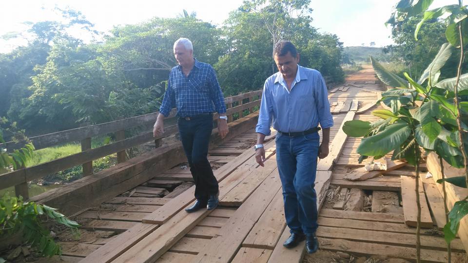 Solicita urgente recuperação da ponte do Rio Parto em Cacaulândia
