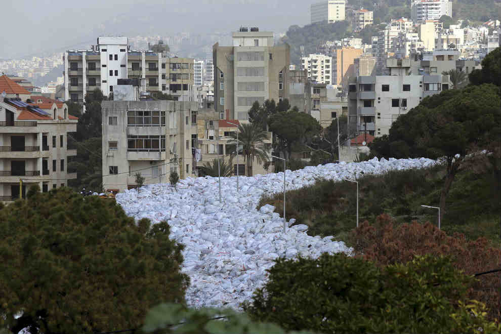 2rio-de-lixo-ameaca-populacao-do-libano
